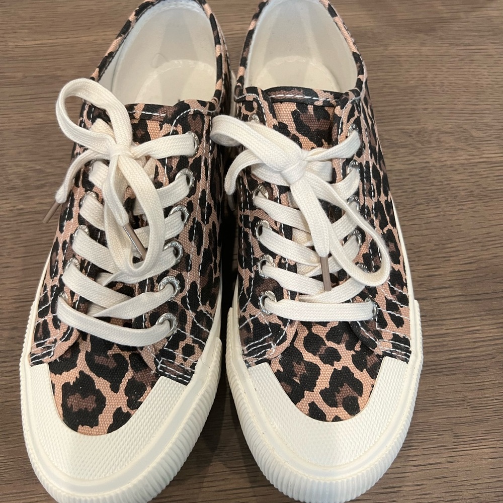 Jenn Ardor Women Cushioned Comfy Low Top Canvas sneaker SZ 8 excellent condition
